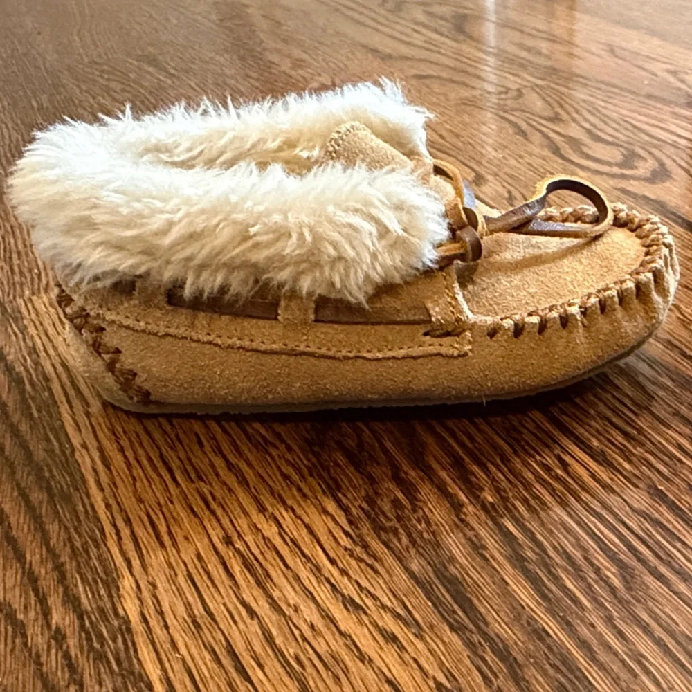 Minnetonka Tan Suede Moccasins with Cream Lining